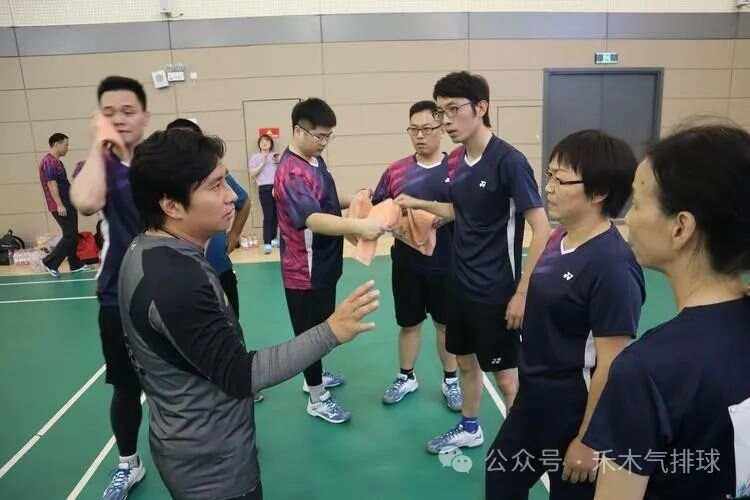 球队助教战术指导精准，为比赛取得优势的简单介绍