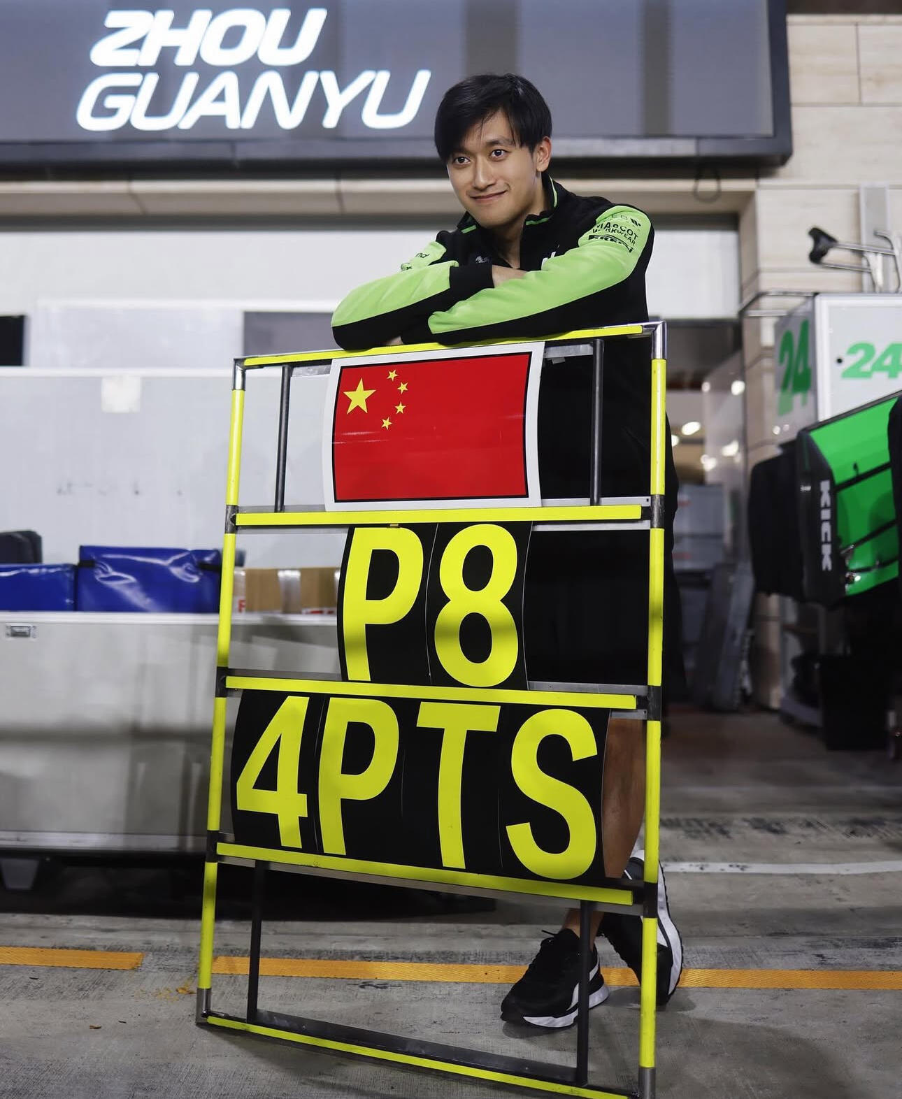 包含哈斯车队碾压梅赛德斯，周冠宇点燃赛场的词条